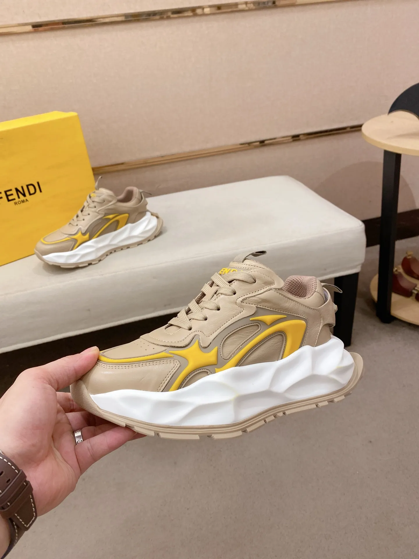 Factory price 580💰 FENDI new model (Fendi) official website 1:1 copy 👊🏻Upper 🇮🇹Imported cowhide🇩🇪Inside imported breathable mesh lining. The original outsole is molded to reflect the identity of every man, and the upper foot is elegant and stable🚶🏻🚶🏻The high-end custom counter original replica📯The shoe last remains unchanged regardless of wind and rain, and can withstand the verification of time🔍️,🔵 Size: 39-45. Can be customized 38-46 non-refundable and non-exchangeable!